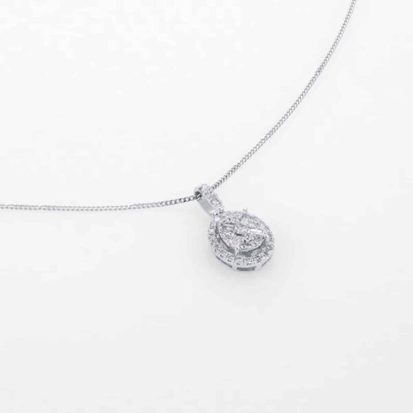 9ct White Gold 0.25ct Diamond Oval Cluster Pendant - Görsel 3